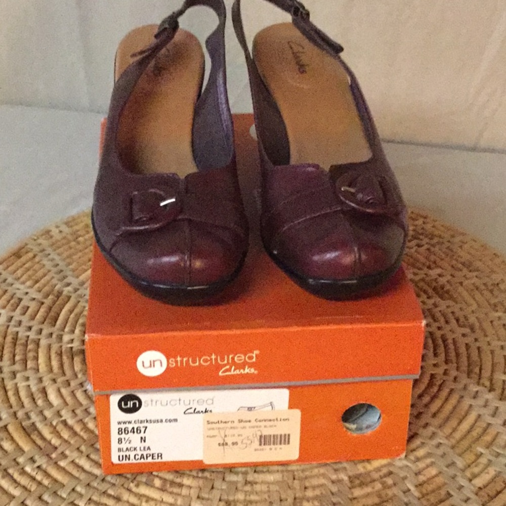 Unstructured by Clarks Lea size 8.5 N in burgundy